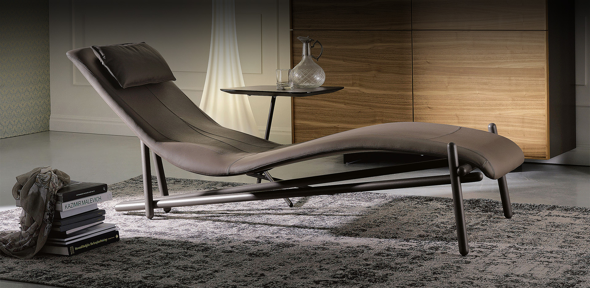 Base in acciaio della chaise longue Donovan con elementi appoggiati