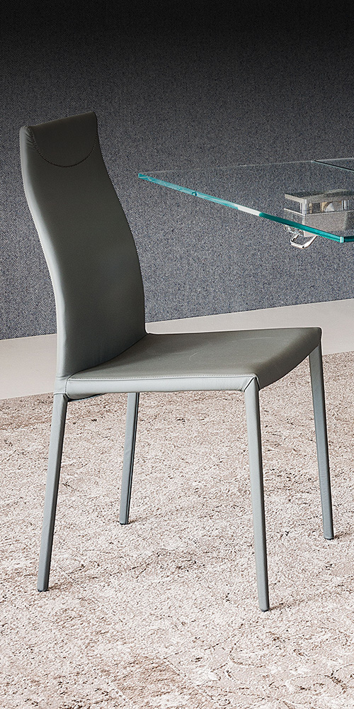 Dettaglio schienale flessibile sedia Maya Flex