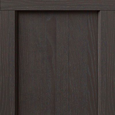 Finitura frassino scuro su dettaglio cucina