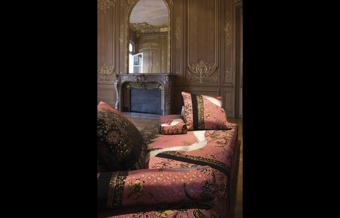 Dettaglio cuscini Thai piramidali del divano Sherazade