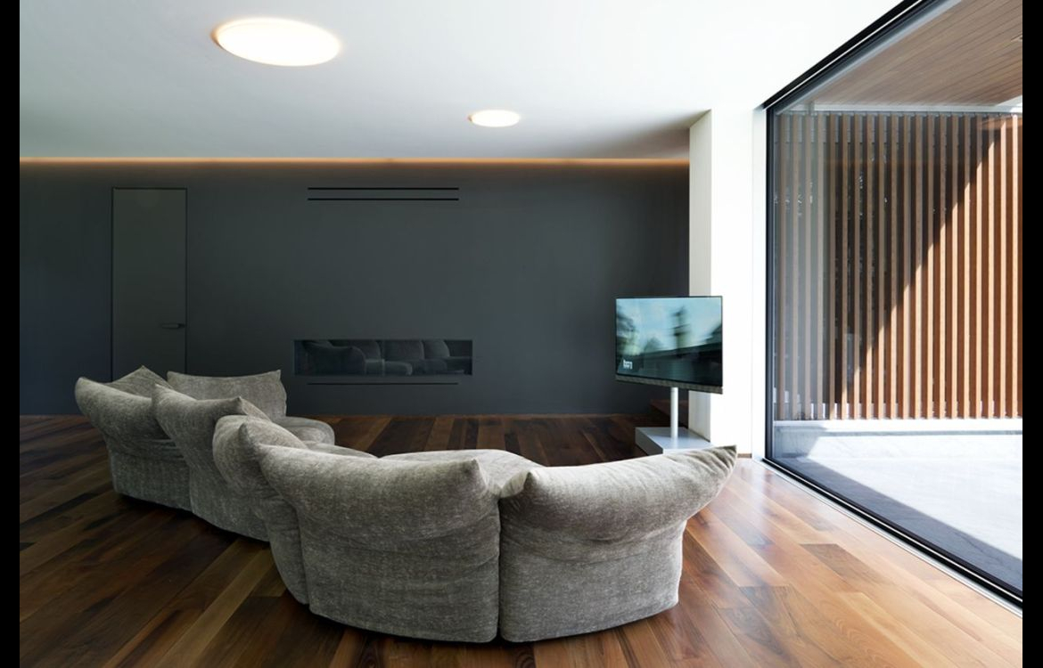 Divano Standard Edra con composizione angolare in tessuto chiaro