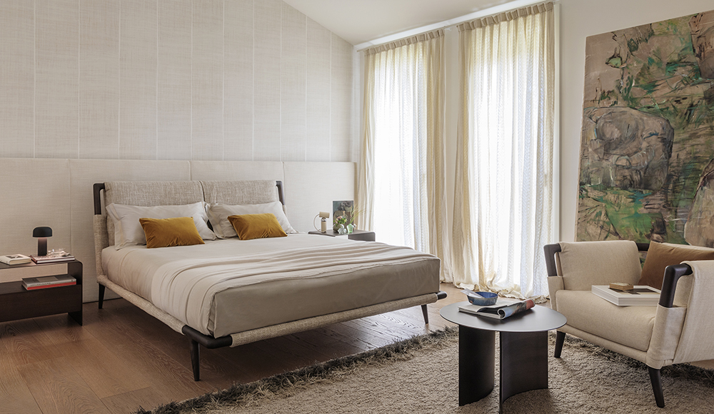 Letto Gaudí con rivestimento in pelle e finitura tinto nero