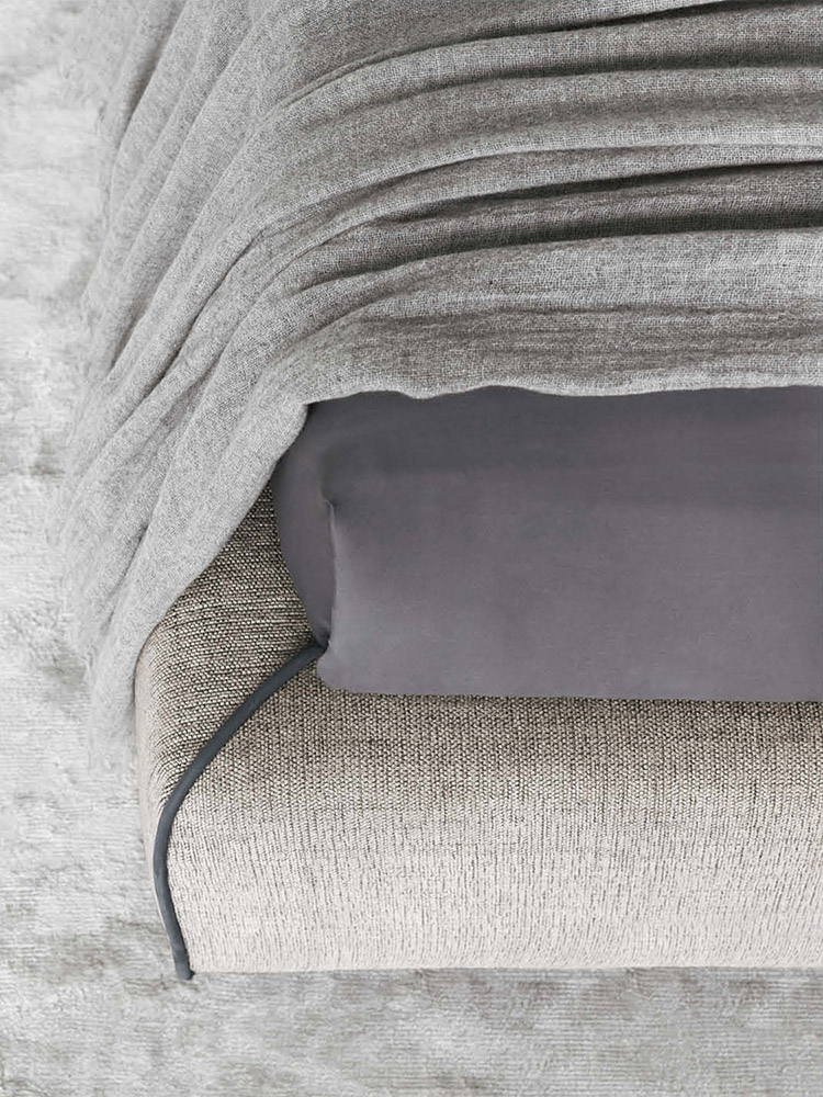 Letto Gentleman con base contenitore e finiture a contrasto