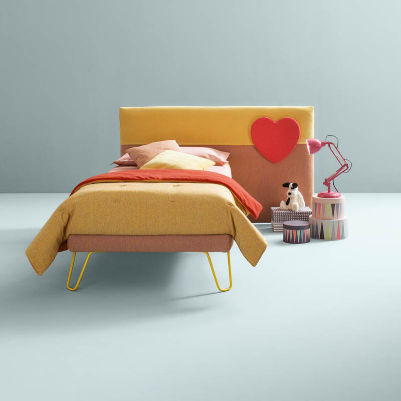 Dettaglio cuciture letto imbottito Plain