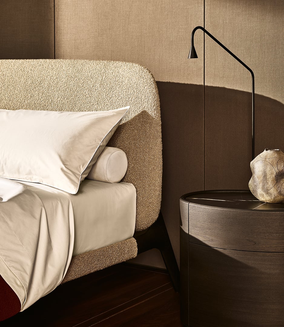 Letto Curve Poliform ambientato in camera da letto moderna