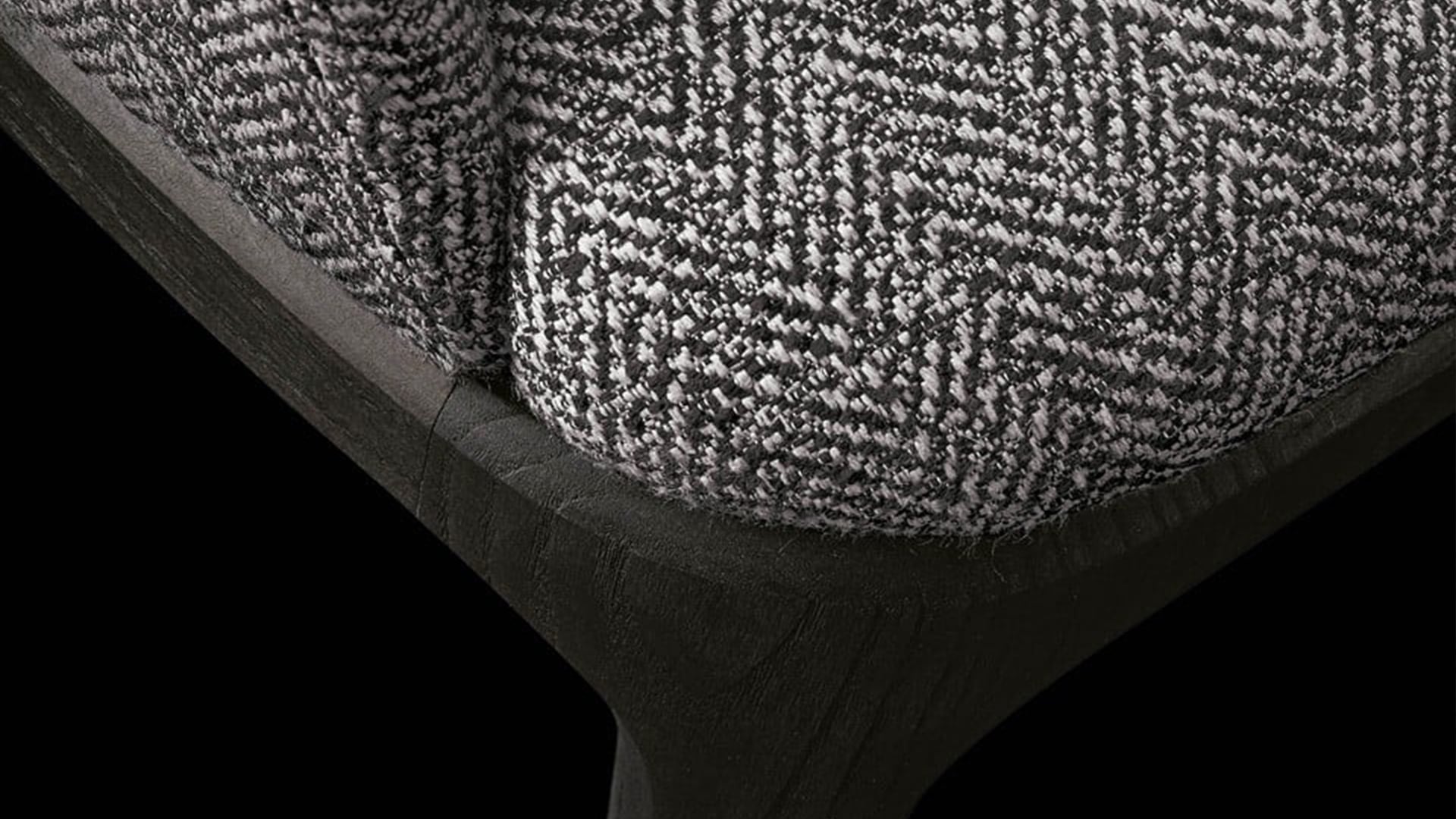 Dettaglio della seduta morbida della sedia Grace Poliform