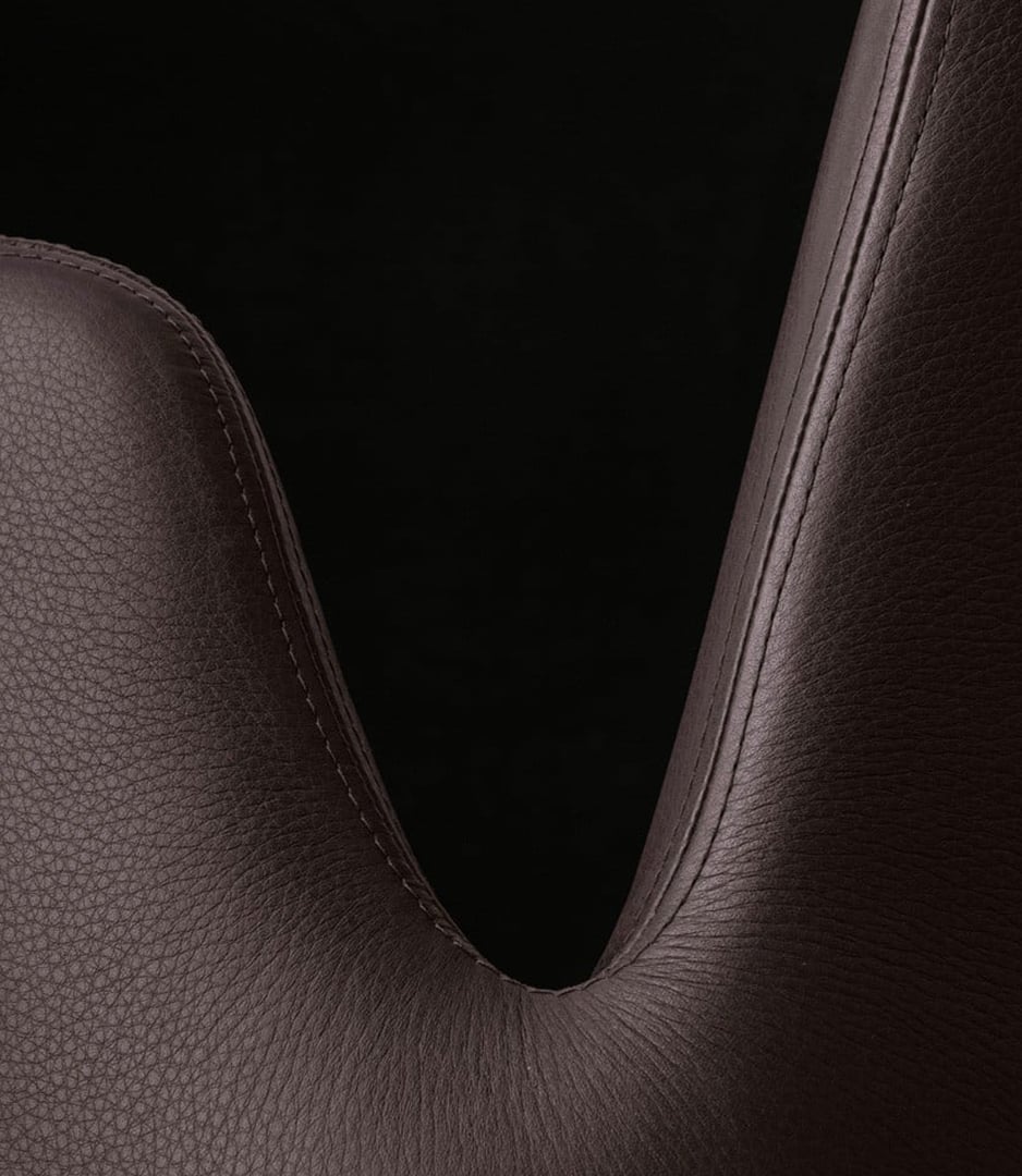 Dettaglio sedia Guest Poliform con rivestimento in tessuto