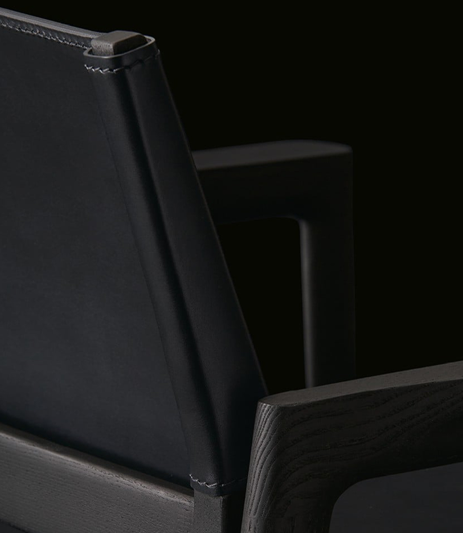 Sedia Ipanema Poliform con rivestimento in cuoio in ambiente living