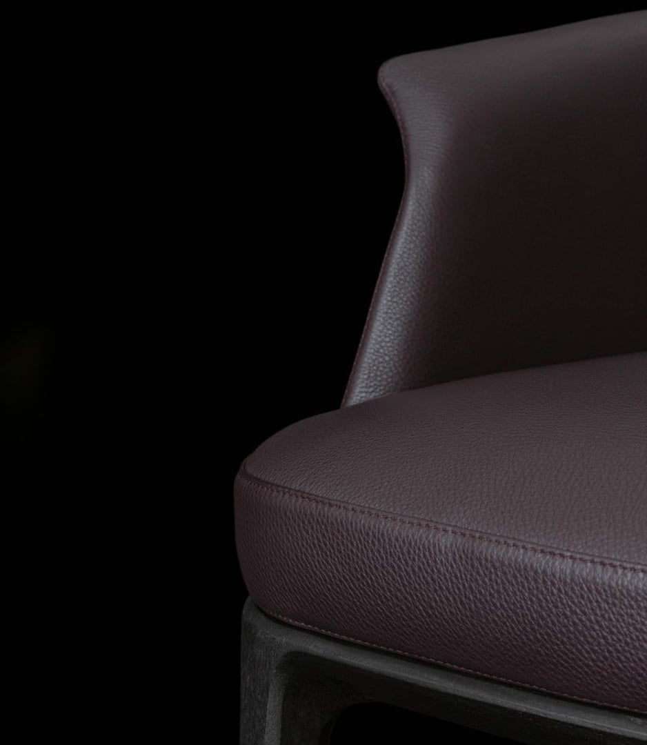 Dettaglio della seduta imbottita della sedia Sophie Poliform