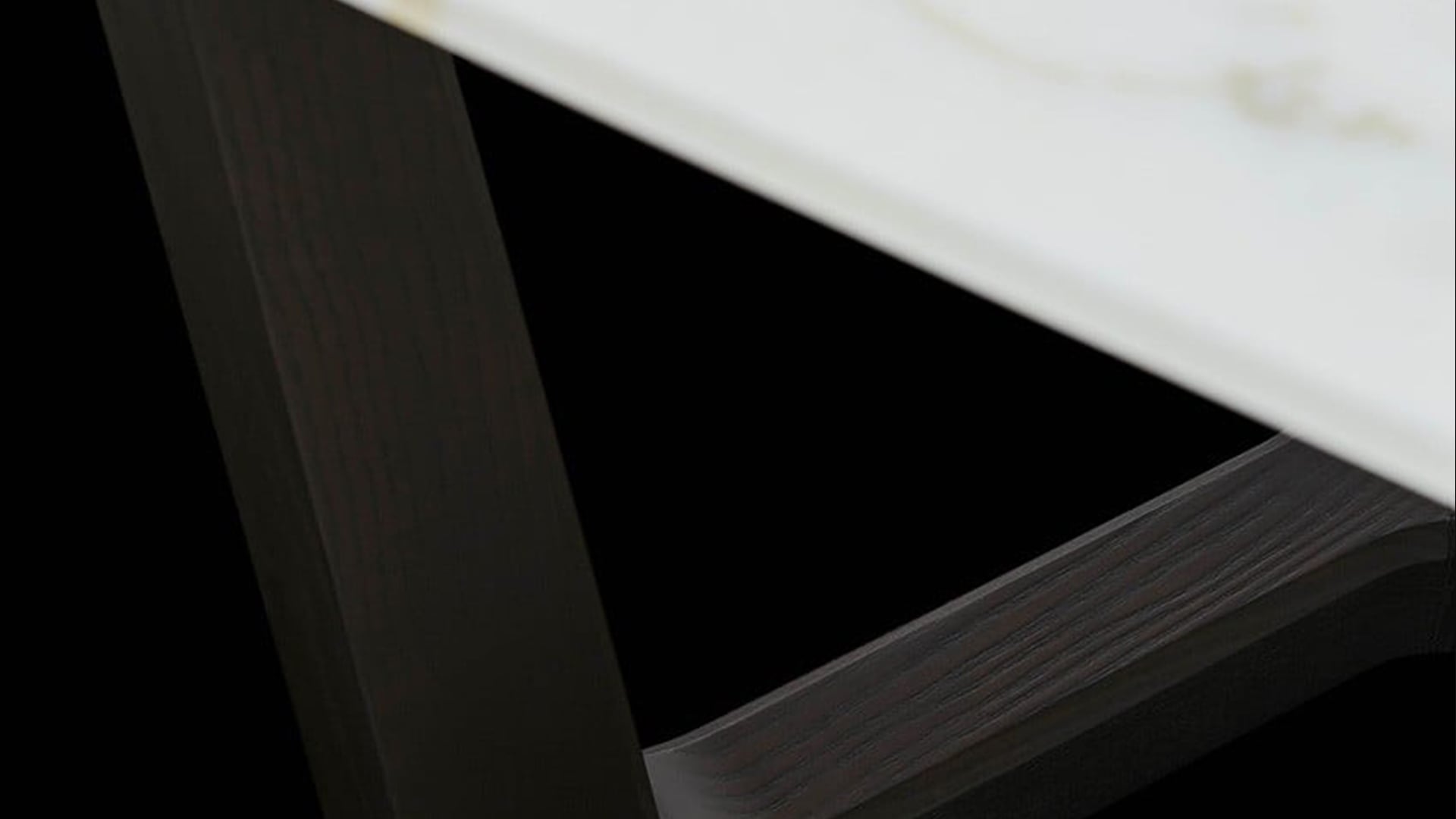 Dettaglio gambe in legno massello del tavolo Concorde Poliform