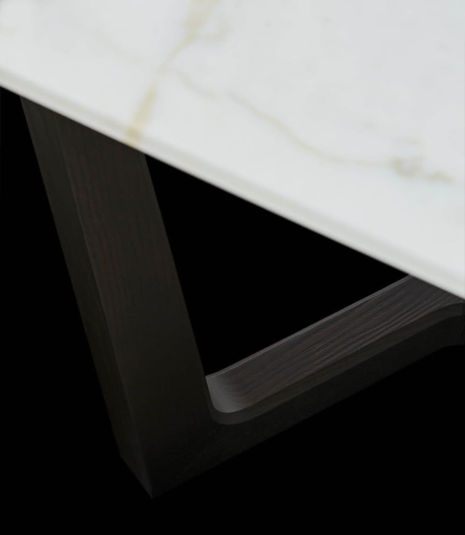 Tavolo Concorde Poliform con piano in vetro e cornice in essenza