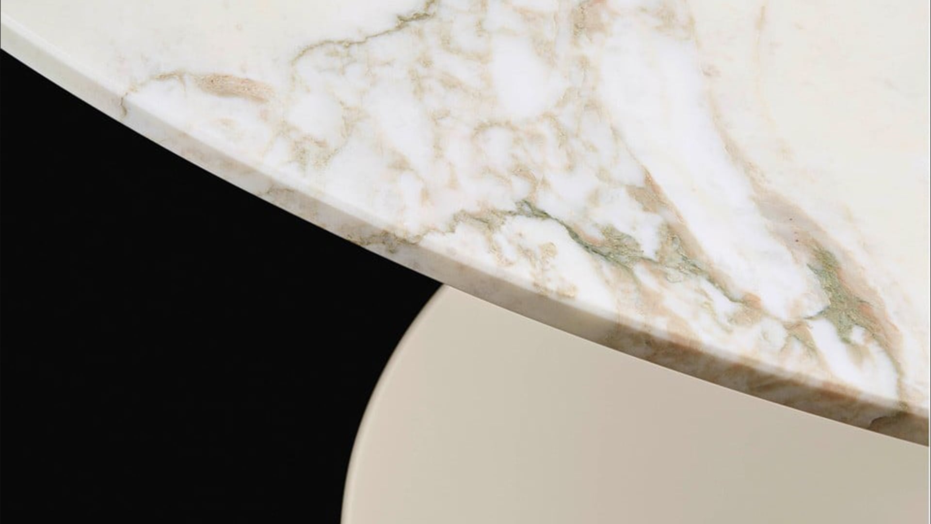 Dettaglio base sottile tavolo Flute Poliform