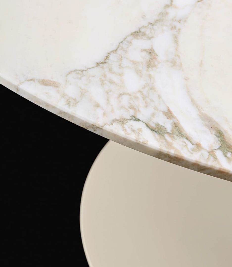 Tavolo Flute Poliform con piano rotondo in marmo