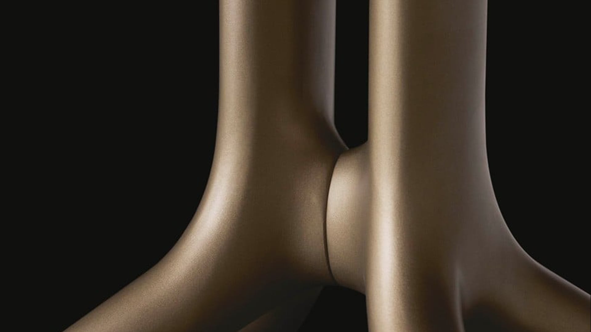 Dettaglio gambe in fusione di alluminio verniciato del Tavolo Mondrian