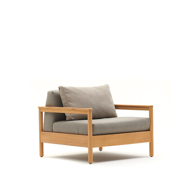 Poltrone della collezione Bali Varaschin