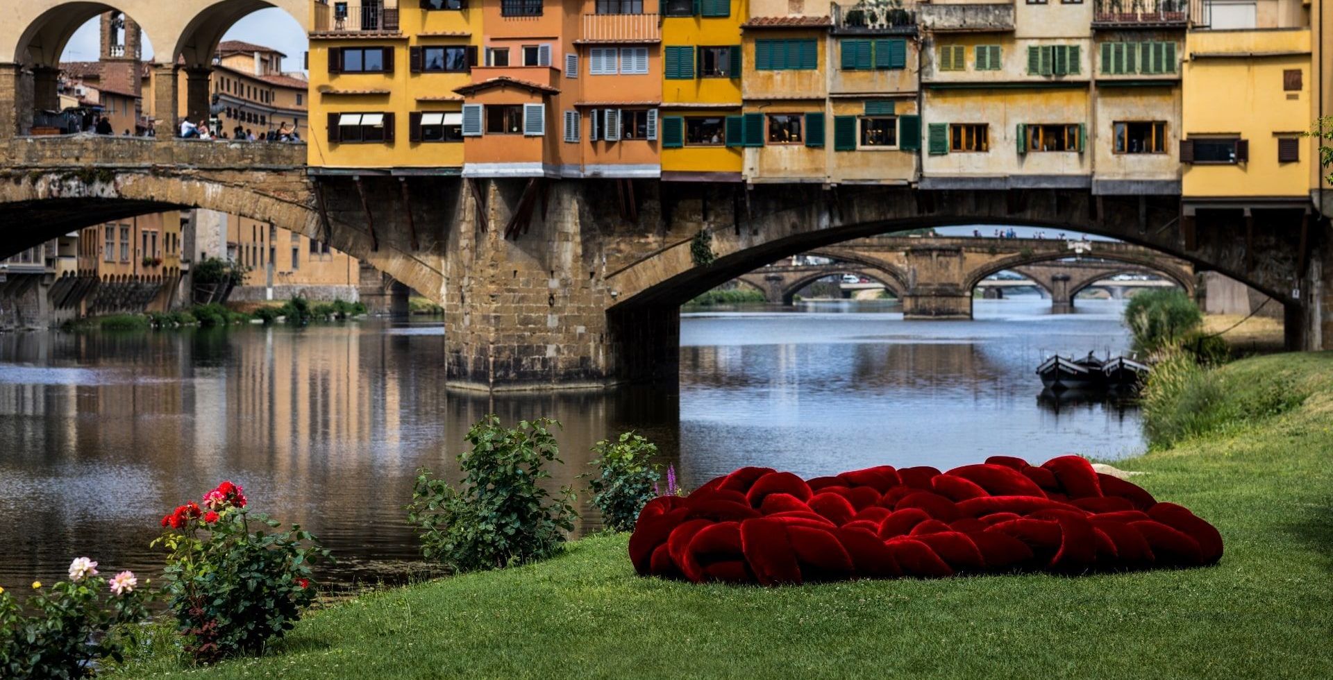 Divano Boa in velluto luminoso in ambiente living