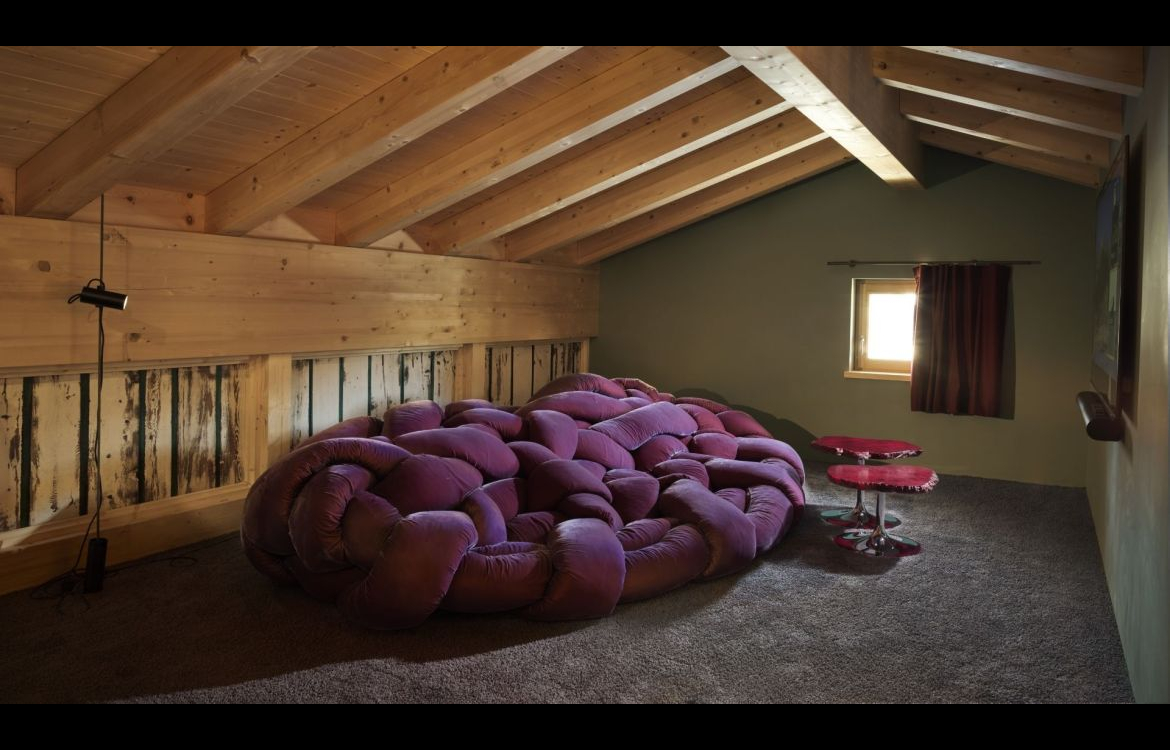 Divano Boa con cuscini morbidi e intrecciati