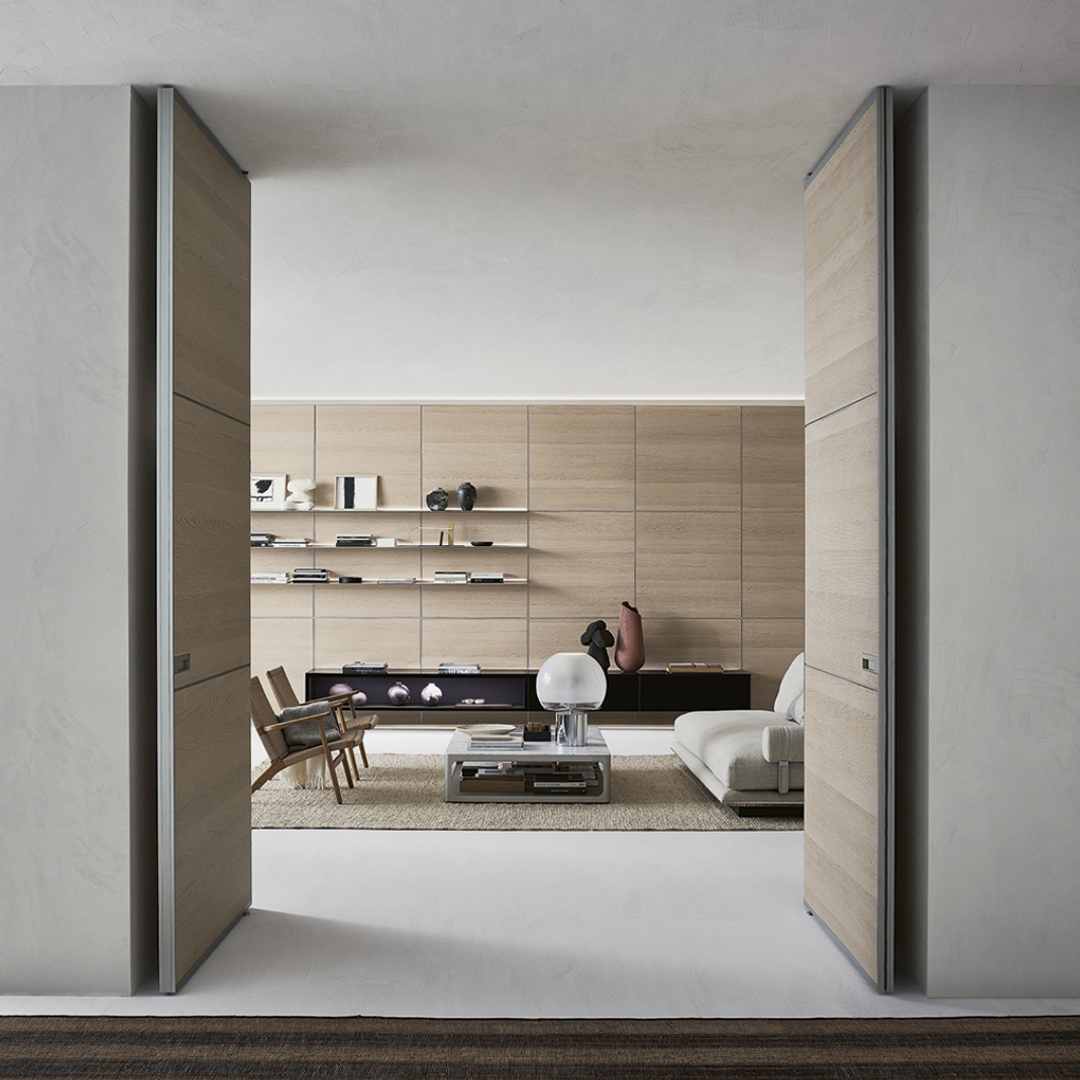 Porta Radius vista frontale con struttura in alluminio e vetro laccato