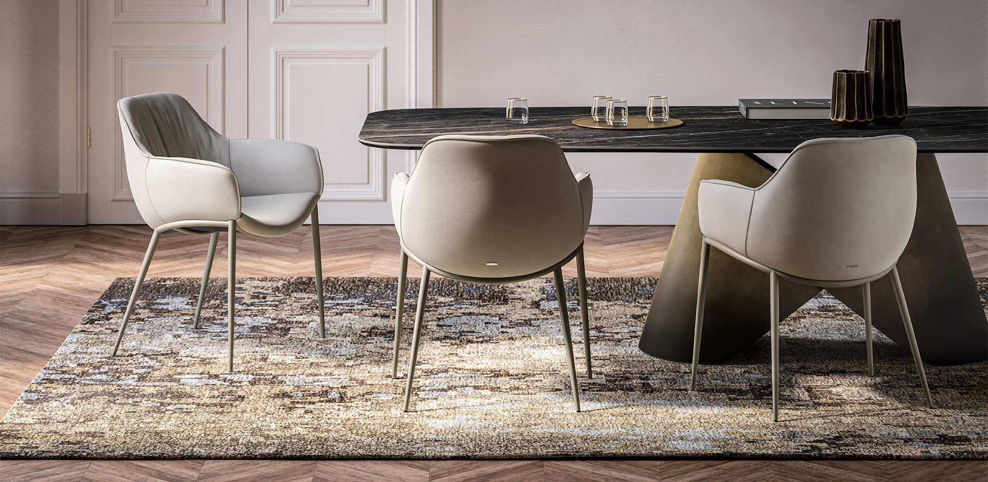 Sedia Scarlett ML con struttura in acciaio verniciato e rivestimento in pelle