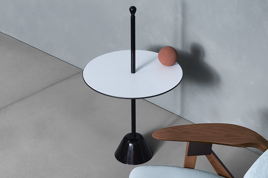 Tavolino Servomuto Zanotta vista frontale con piano circolare