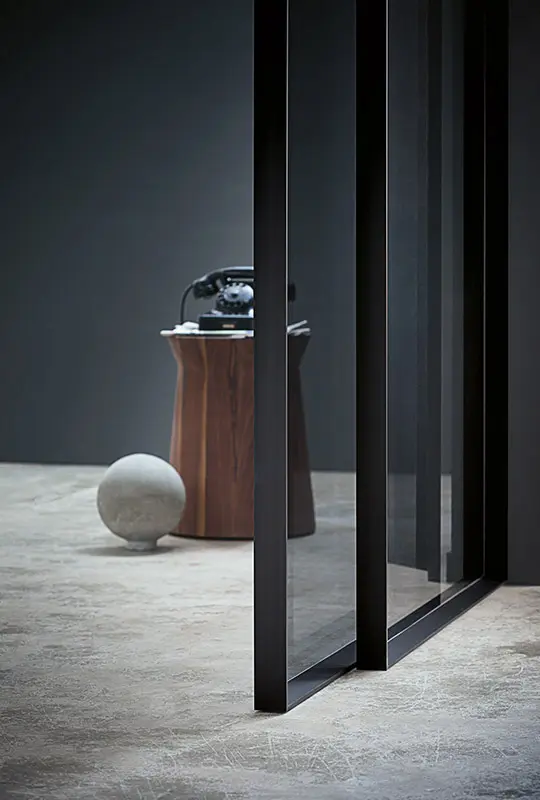 Dettaglio profilo in alluminio della porta Shoin