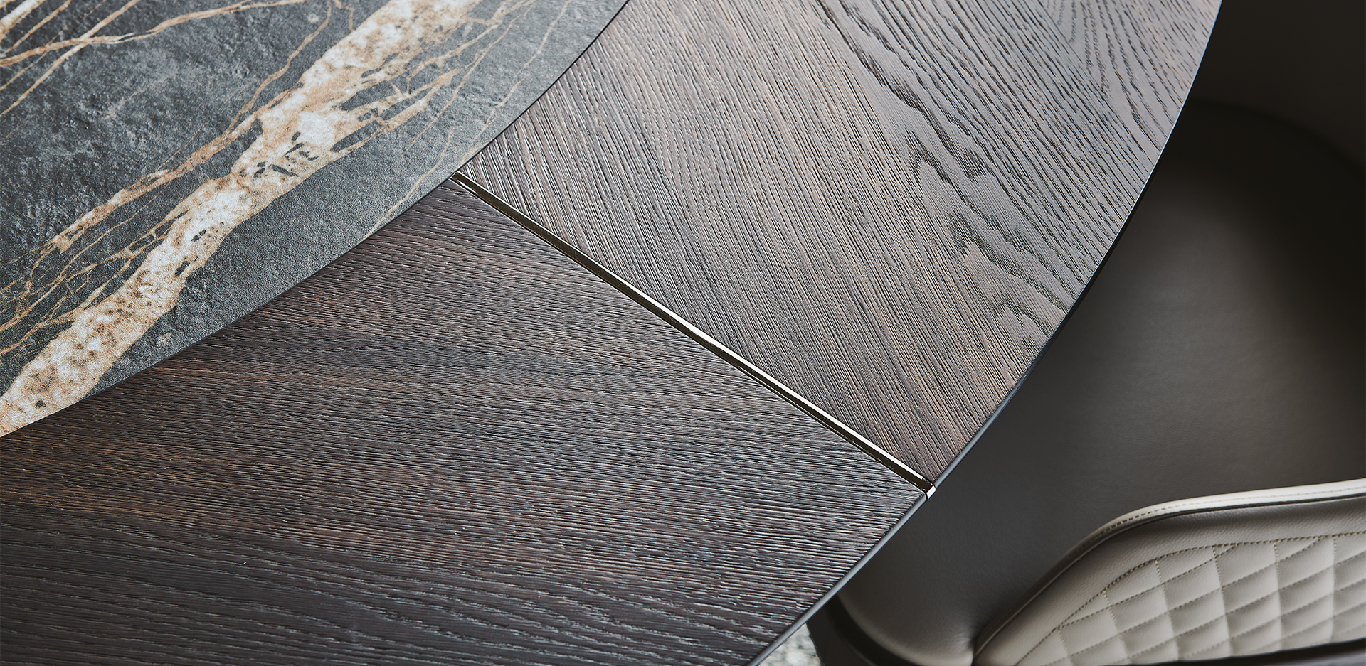 Particolare piano in legno con inserto in ceramica del tavolo Skorpio Ker-Wood Round