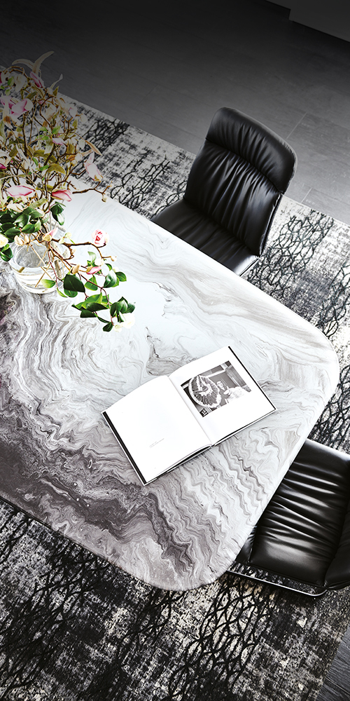 Dettaglio base in acciaio verniciato goffrato del tavolo Skorpio Crystalart