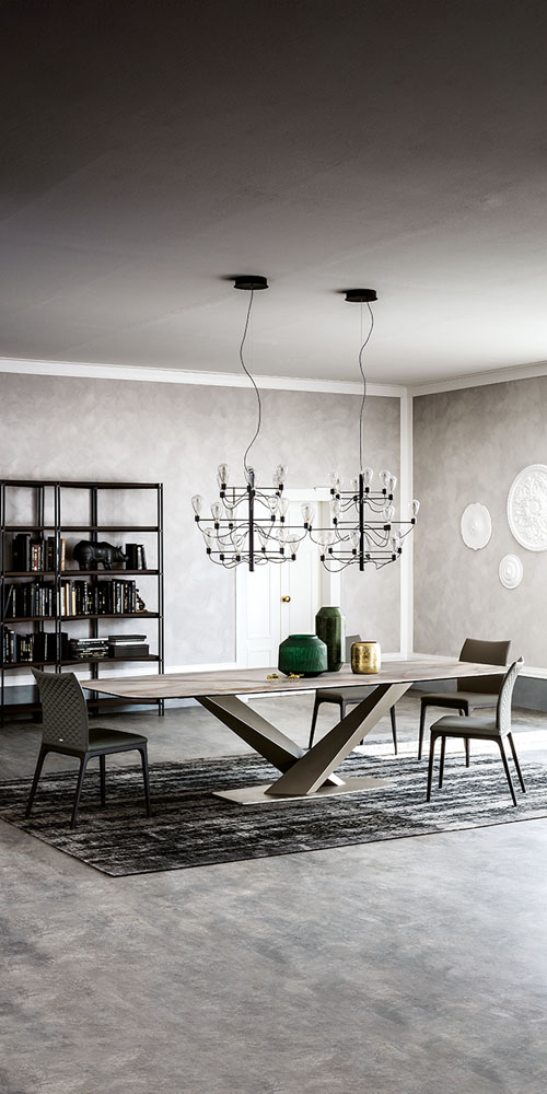 Dettaglio base in acciaio verniciato goffrato del tavolo Stratos Keramik