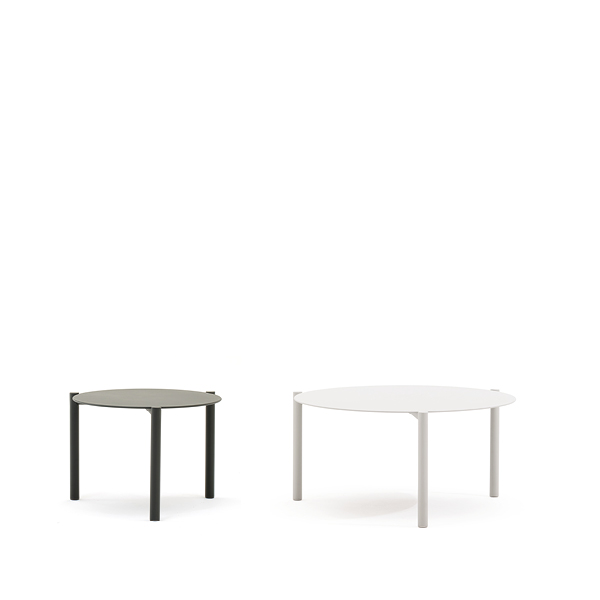Tavolino coordinato Bahia con top circolare e base in alluminio verniciato