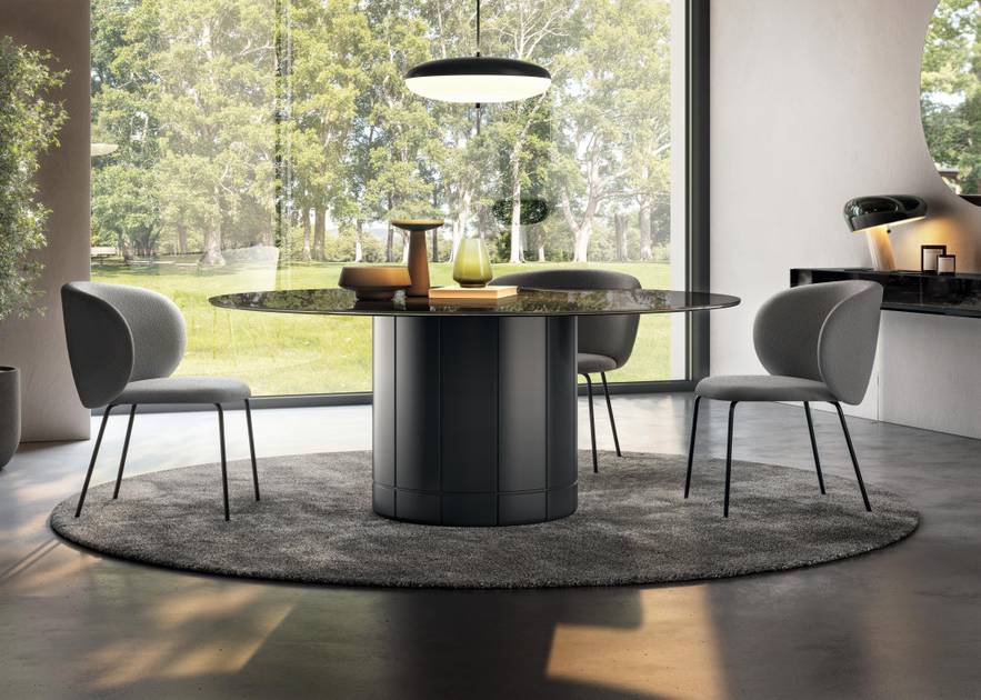 Tavolo Alberoni con sedie design in ambiente moderno