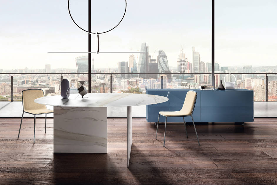 Tavolo Stratum rotondo bianco con gambe in vetro stratificato