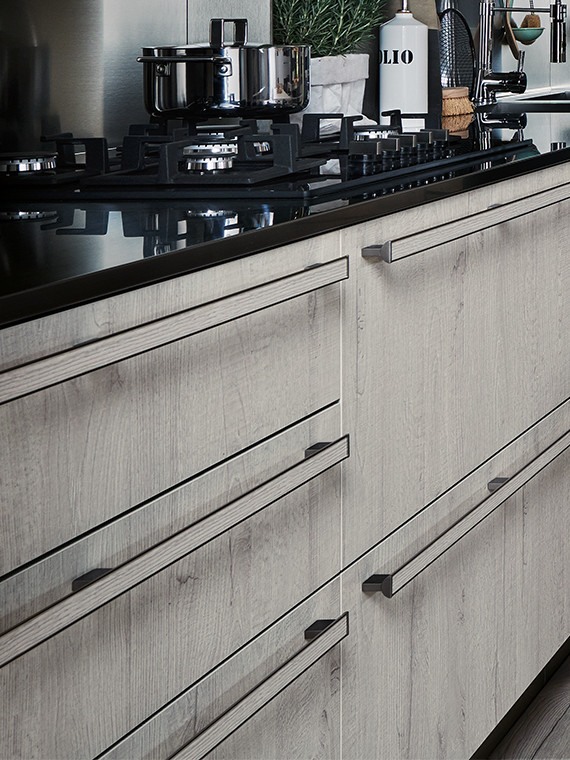 Dettaglio maniglie cucina Ethica Veneta Cucine