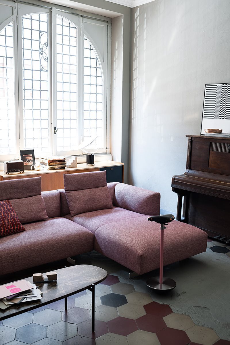 Dettaglio basamento in fusione di ghisa dello sgabello Sella Zanotta