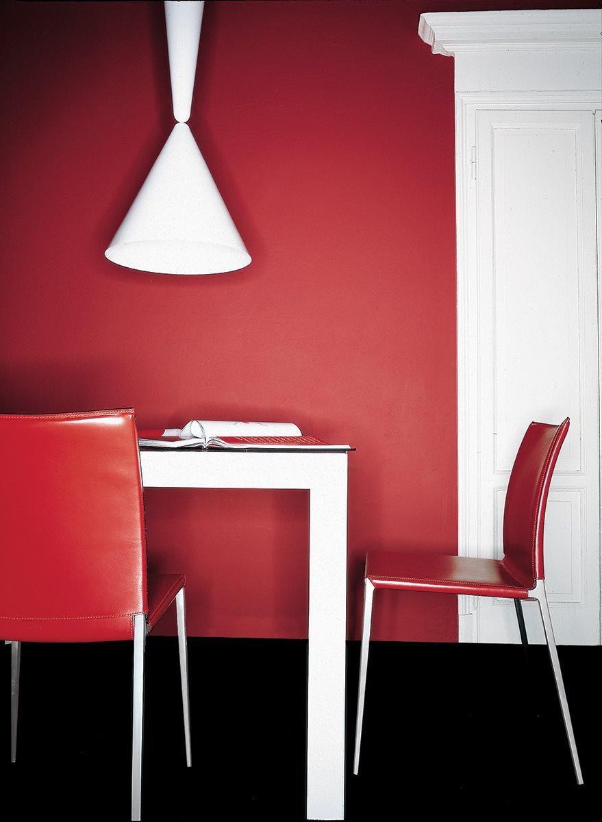 Dettaglio struttura in alluminio della sedia Lia