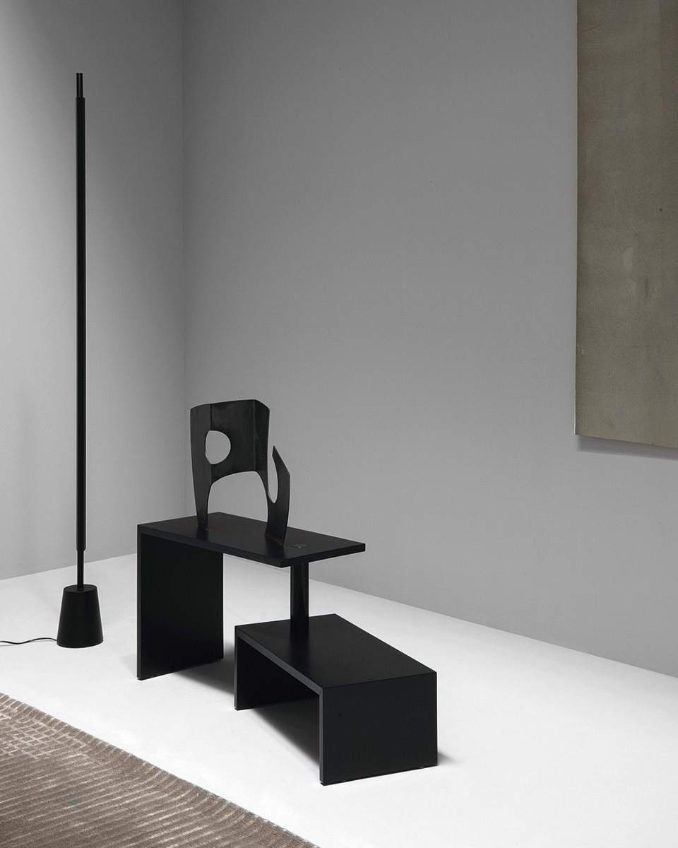 Tavolino Basello con finitura color amaranto