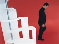 Vista laterale libreria Joy con finitura talco